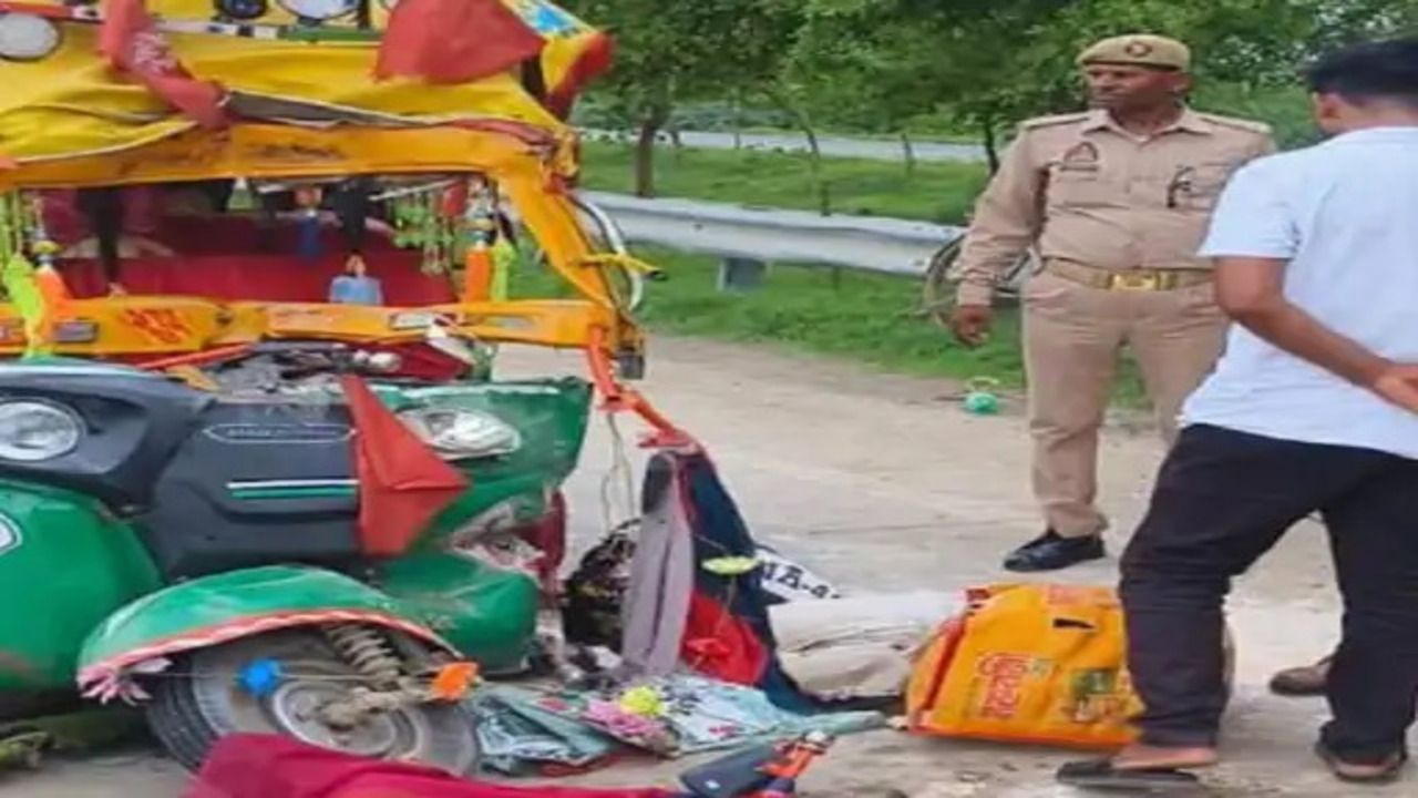 प्रयागराज में भीषण सड़क हादसा: ऑटो और खड़े ट्रक की टक्कर में दो की मौत, चार घायल
