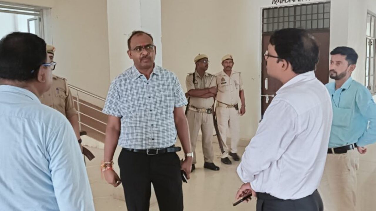 ATS सर्वोदय विद्यालय के निर्माण में गंभीर खामियां, डीएम ने जताई सख्त नाराजगी, UPSIDC पर लटकी कार्रवाई की तलवार