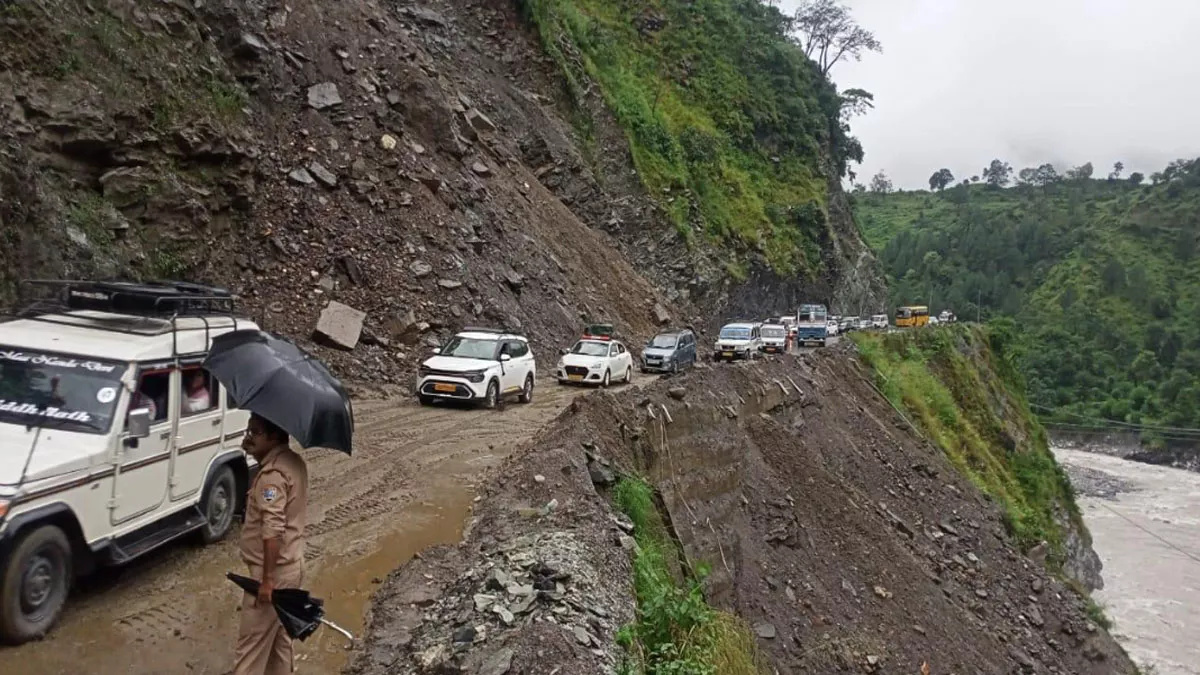 सावधान! बदरीनाथ जाने वाले यात्रियों के लिए बुरी खबर, इन रास्तों पर लगा तगड़ा जाम