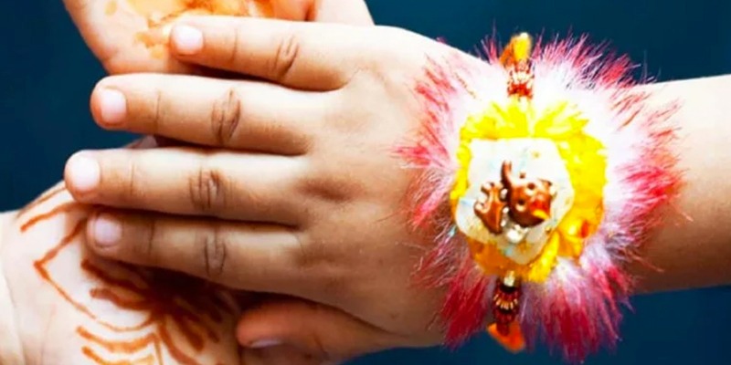 मृत भाई की कलाई पर बांधी राखी… और कांप उठा पूरा गांव, रक्षाबंधन पर तेंदुए ने छीन लिया 3 साल का मासूम मृत भाई की कलाई पर बांधी राखी… और कांप उठा पूरा गांव, रक्षाबंधन पर तेंदुए ने छीन लिया 3 साल का मासूम