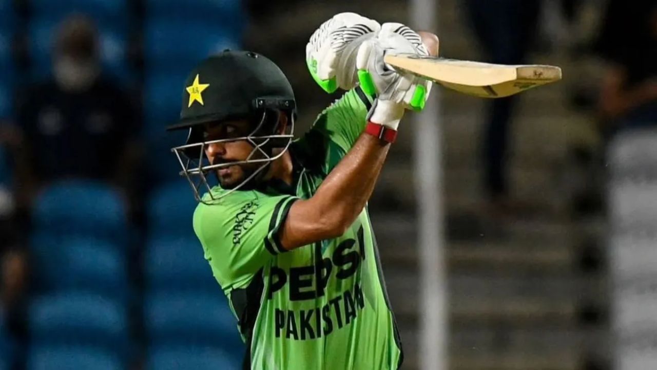 बाबर आजम का बड़ा धमाका! इंटरनेशनल क्रिकेट में तोड़ा इस दिग्गज का रिकॉर्ड
