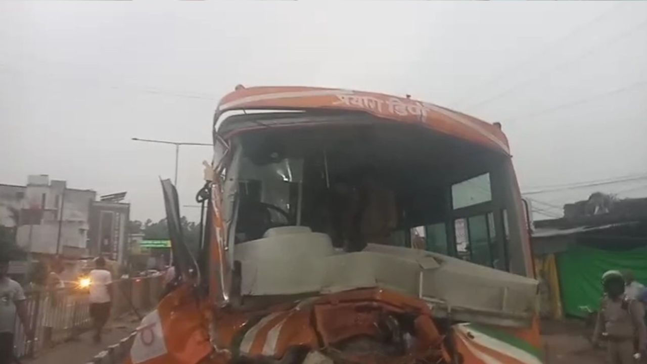 Video: तेज रफ्तार ने ली जान, रायबरेली में डंपर-बस की भिड़ंत में ड्राइवर की मौत; मचा हड़कंप