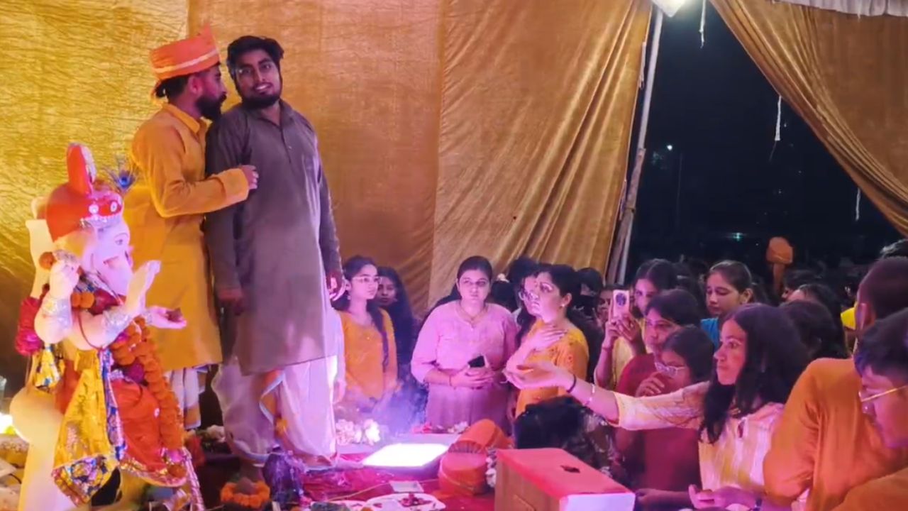 एम्स रायबरेली में गणपति बप्पा की धूमधाम से स्थापना, छात्रों ने किया भव्य स्वागत