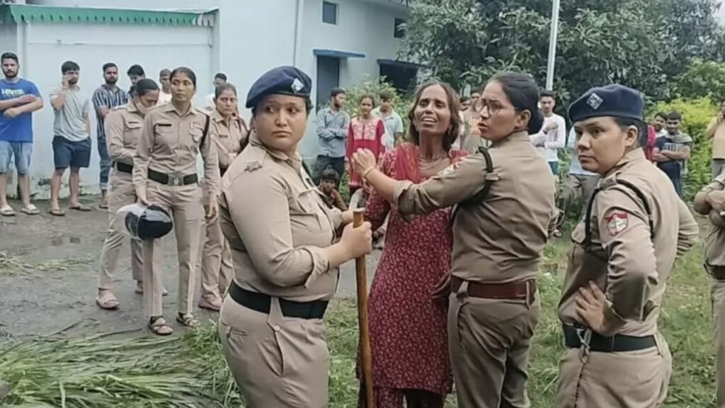 परिजनों का रो-रोकर बुरा हाल 