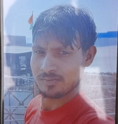 गोरखपुर में स्टे पोल में करंट उतरने से युवक की दर्दनाक मौत, गांव में आक्रोश