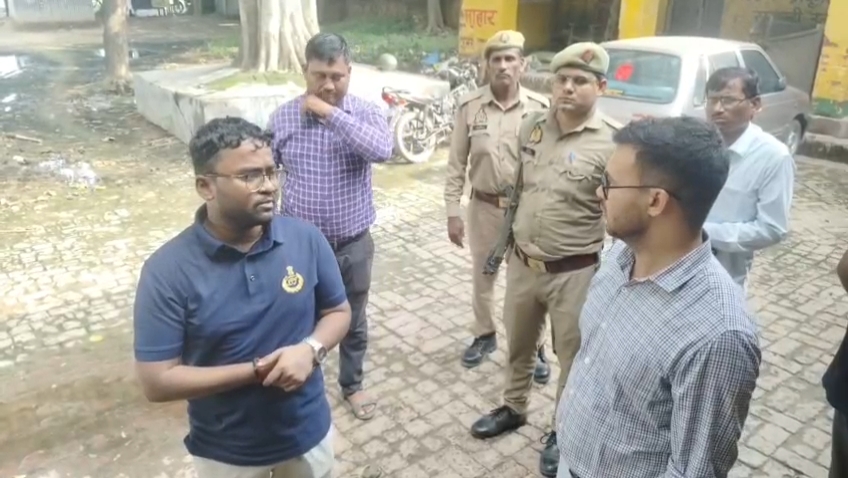रायबरेली में खाद की कालाबाजारी रोकने के लिए फील्ड पर उतरे अधिकारी, जानें पूरा मामला रायबरेली में खाद की कालाबाजारी रोकने के लिए फील्ड पर उतरे अधिकारी, जानें पूरा मामला