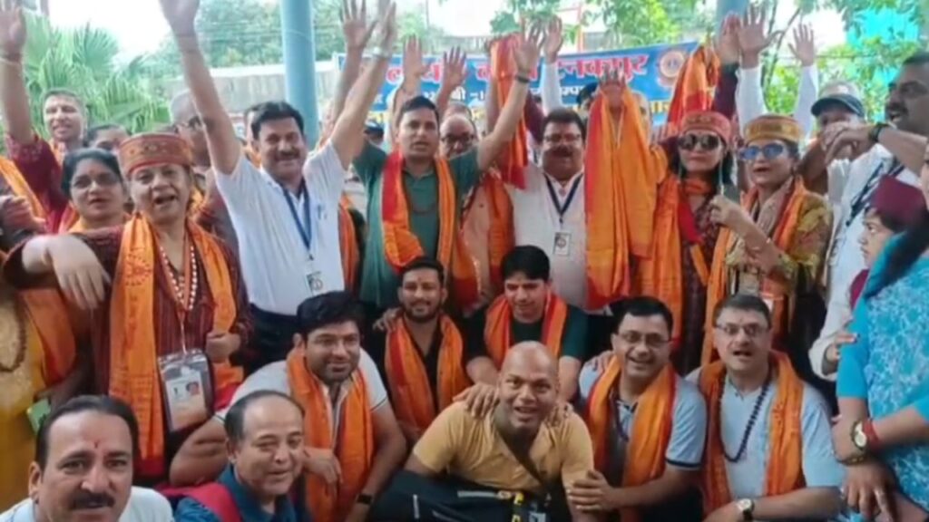 कैलाश यात्रा में 15 राज्यों से शामिल हुए 48 यात्री