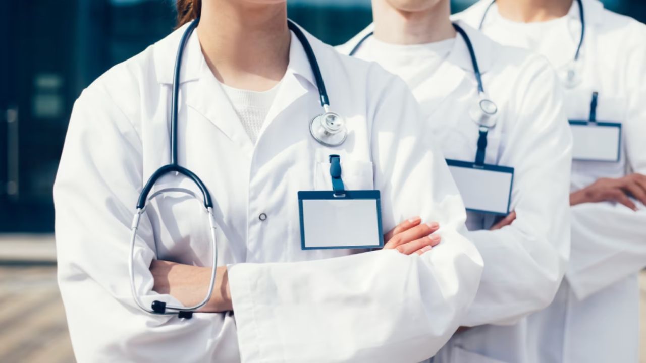 भारत से MBBS करके अमेरिका में कर सकते हैं प्रैक्टिस? जानिए नए नियम, शर्तें और वैकल्पिक रास्ते