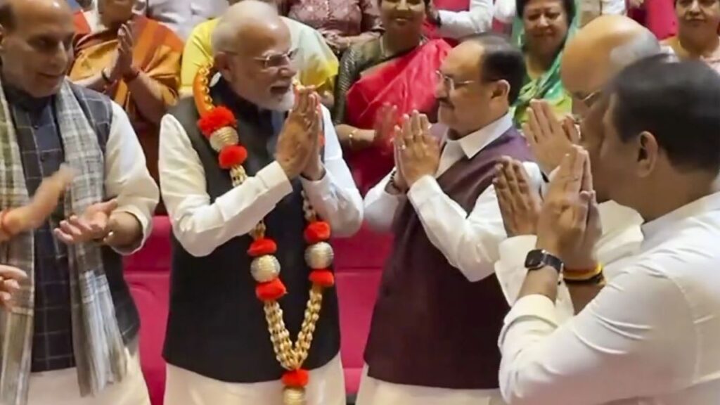 ऑपरेशन सिंदूर पर संसद में गरजे पीएम मोदी: विपक्ष ने खुद ही ली मात | Pm modi  honoured nda meeting operation sindoor opposition criticism | Dynamite News  Hindi