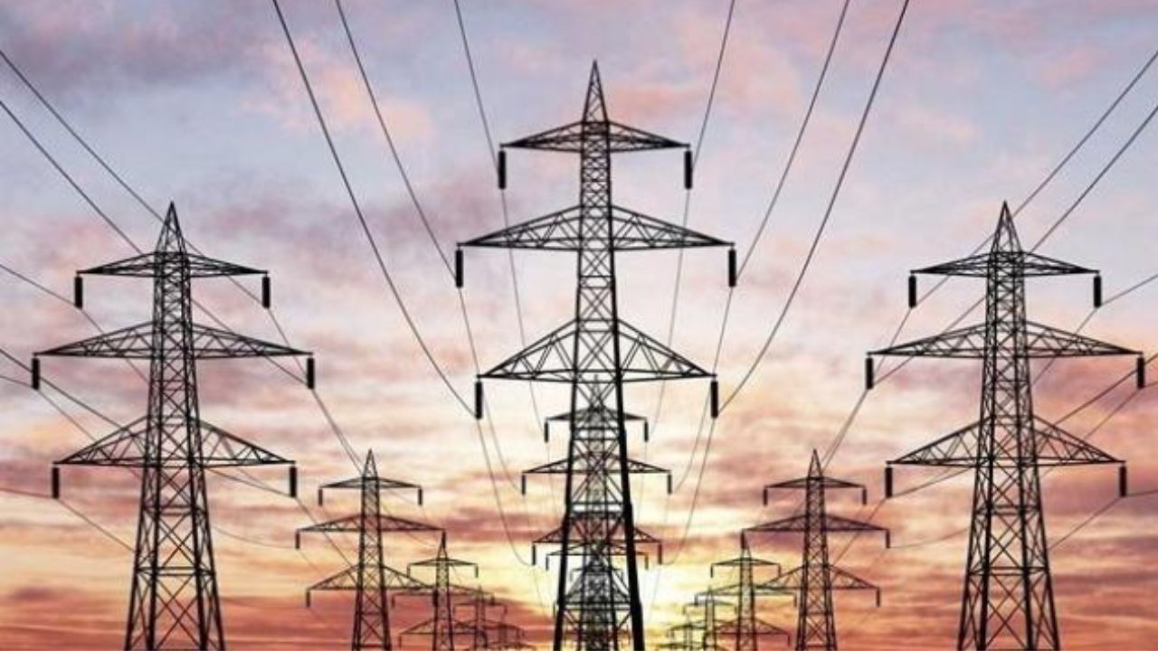 Prayagraj News: बिजली सप्लाई बंद होने से ग्रामीणों में आक्रोश, उपकेंद्र का घेराव