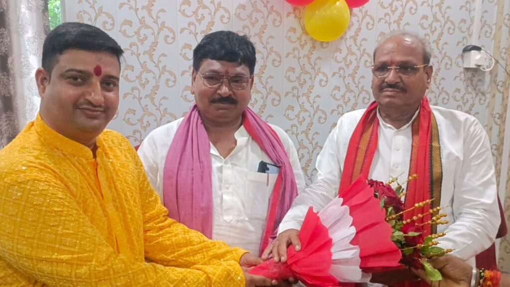 Former minister Sushil Kumar Tibrewal was welcomed with a bouquet of flowers