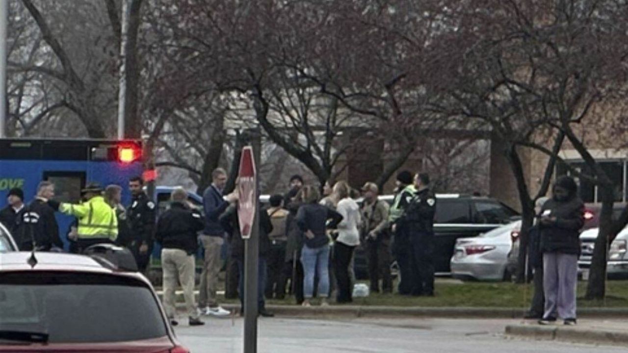 US School Shooting: अमेरिका के स्कूल में फायरिंग, 3 की मौत, 20 घायल