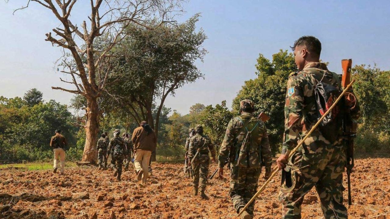 नक्सलियों के अंदर भारी मतभेद और असुरक्षा, 30 माओवादियों ने किया सरेंडर; कही ये बड़ी बात