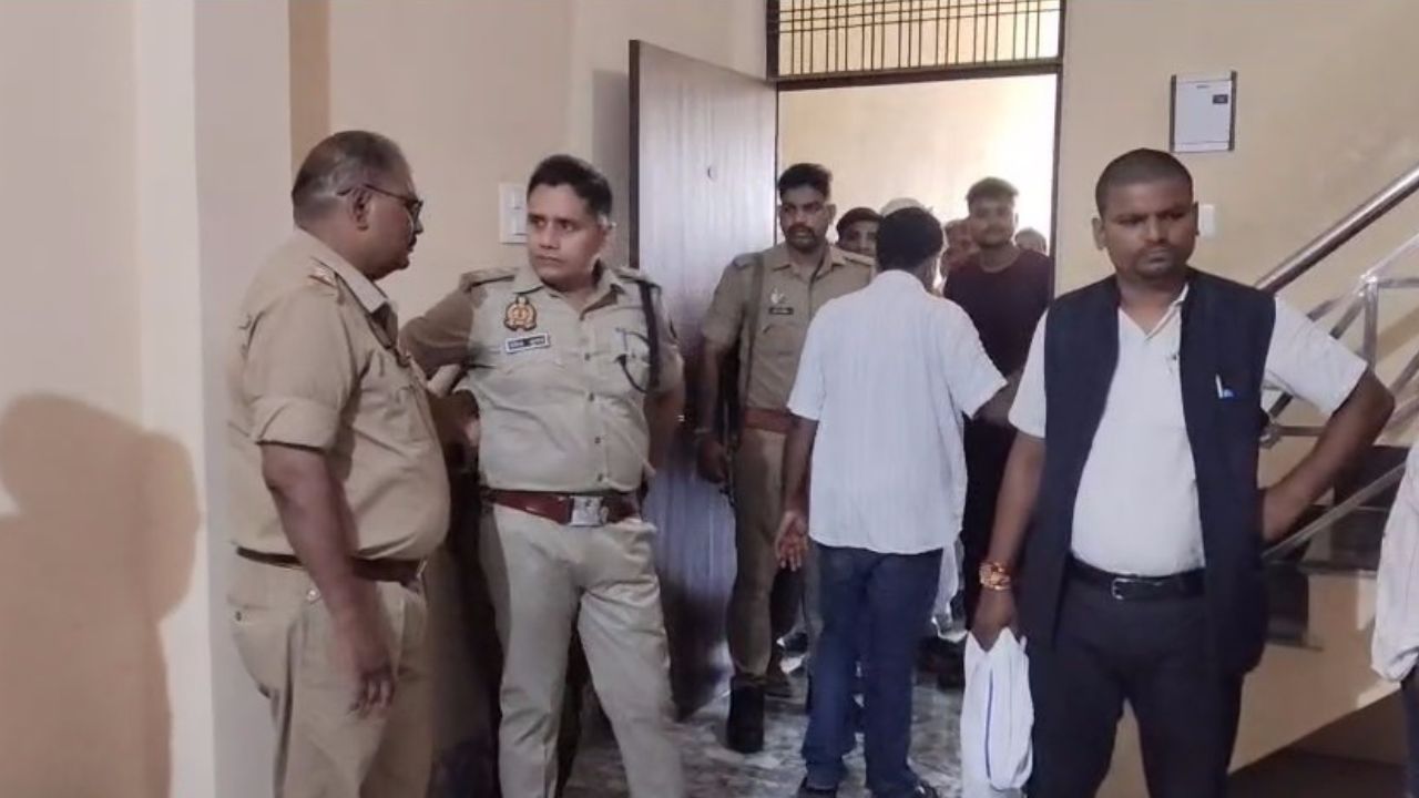 Crime in UP: चंदौली में पत्नी से परेशान युवक ने गोली मारकर की आत्महत्या, वीडियो में लगाए गंभीर आरोप