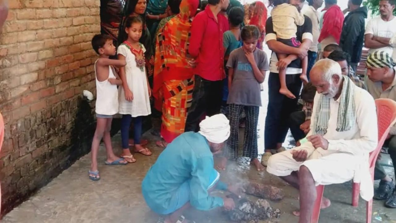 रोजगार की तलाश में तमिलनाडु गया महराजगंज के युवक की फैक्ट्री हादसे में मौत, गांव में पसरा मातम