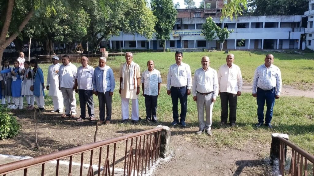 The manager hoisted the flag in BKU school
