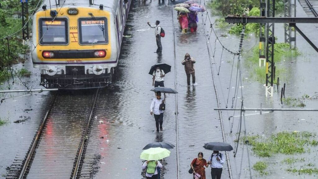 Heavy rain wreaks havoc in Mumbai (Img: Google)