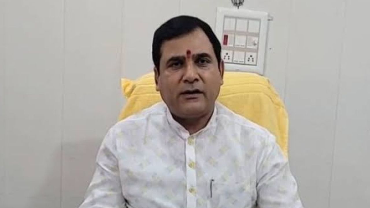 गाजियाबाद के विधायक नंदकिशोर गुर्जर दे रहे रिटायर्ड फौजी को जान से मारने की धमकी! पीड़ित ने उठाया खौफनाक कदम गाजियाबाद के विधायक नंदकिशोर गुर्जर दे रहे रिटायर्ड फौजी को जान से मारने की धमकी! पीड़ित ने उठाया खौफनाक कदम