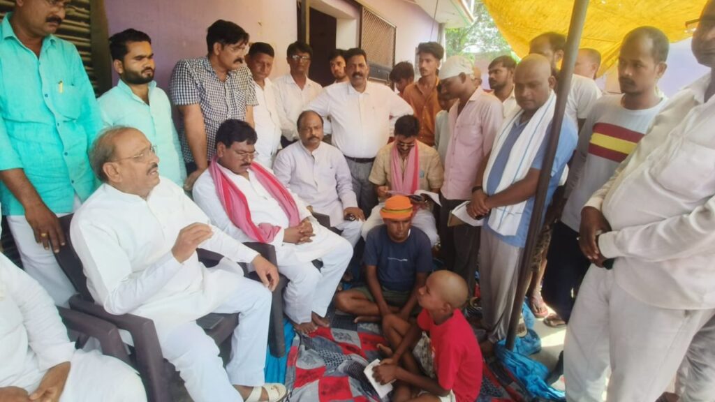 पीड़ितों से मिले पूर्व मंत्री सुशील टिबड़ेवाल