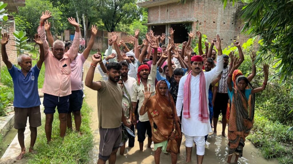 बड़े पैमाने पर प्रदर्शन