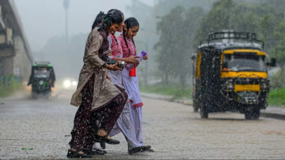 Weather Update: उत्तर प्रदेश में फिर लौटेगी बारिश, इस दिन से मिलेगी गर्मी से राहत