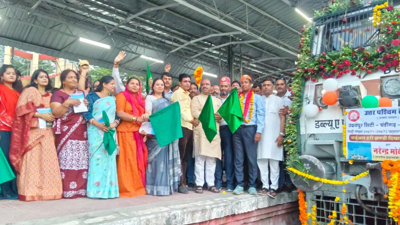 उदयपुर-चंडीगढ़ ट्रेन का पहली बार भीलवाड़ा में आगमन; भाजपा कार्यकर्ताओं ने किया भव्य स्वागत
