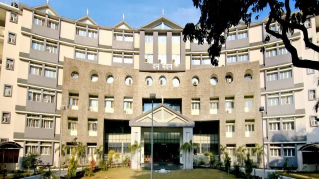 तबादला सूची में चौथे अफसर की एंट्री पर उठे सवाल