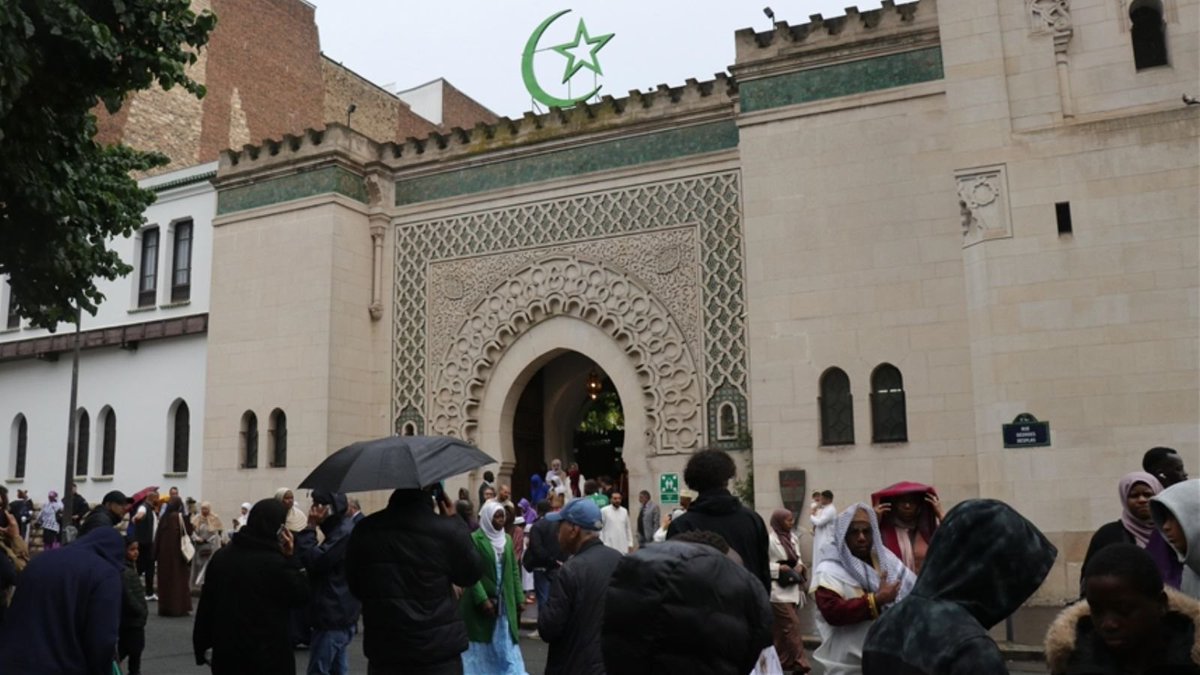 मस्जिदों के बाहर सूअरों के कटे सिर: नफरत का ऐसा हमला, जो दिल को झकझोर दे