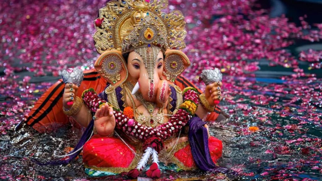 Ganpati Visarjan (Img: Google)