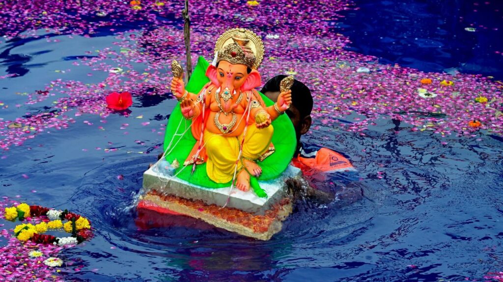 Ganpati Visarjan (Img: Google)