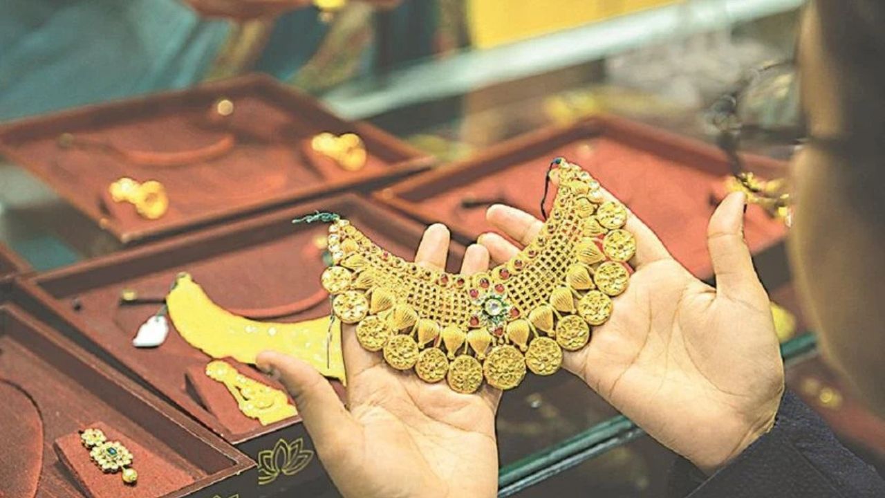 Gold Price Today: सोने-चांदी के भाव में नहीं हुआ बड़ा बदलाव, निवेशकों में बढ़ी दिलचस्पी