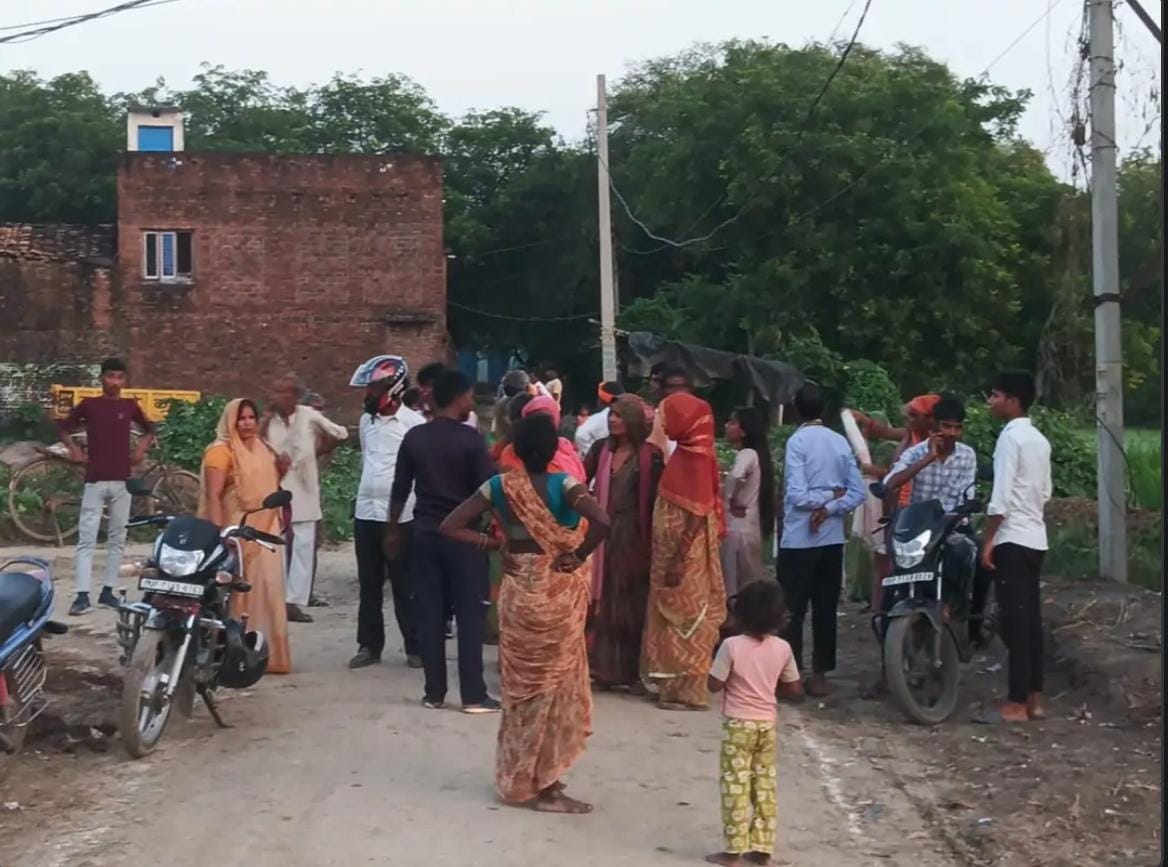 Fatehpur News: दुर्गा मंदिर विवाद में दो तांत्रिक भाइयों में बवाल…थाने में हंगामा, जानें पूरा मामला