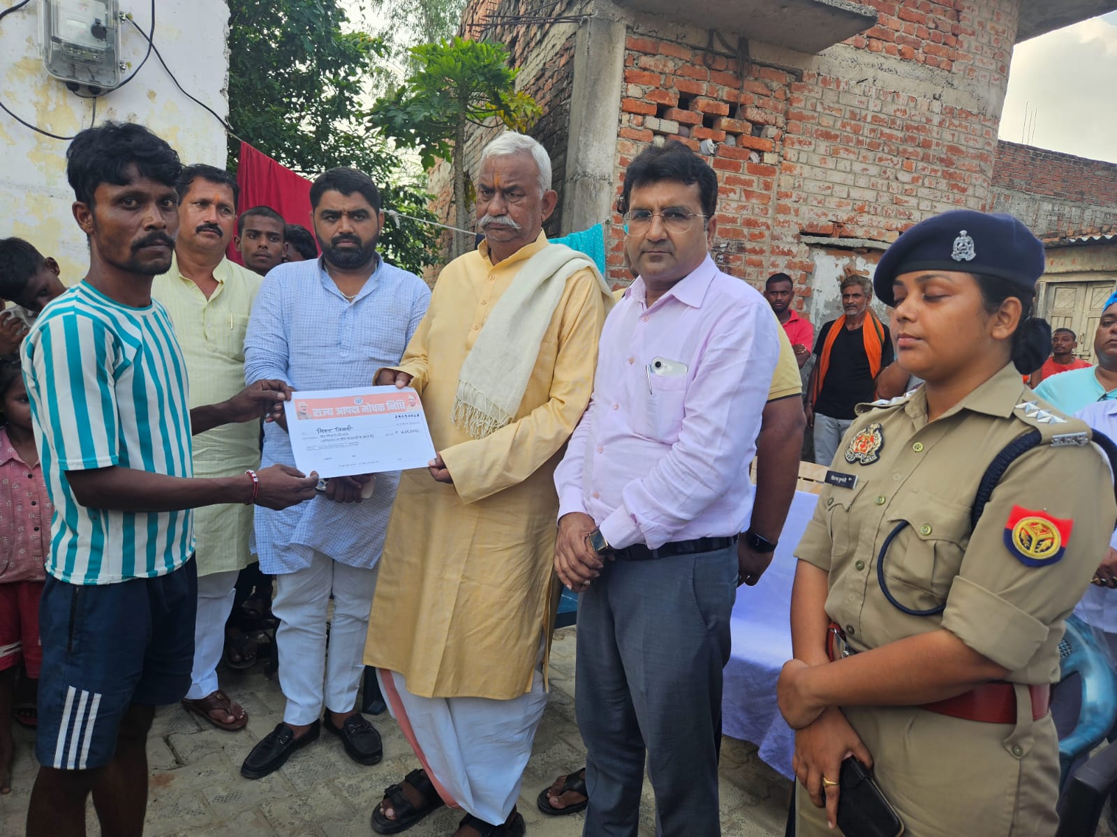 UP News: गोरखपुर के पिडरी गांव हादसा…प्रशासन ने की त्वरित कार्रवाई, चार-चार लाख की आर्थिक सहायता