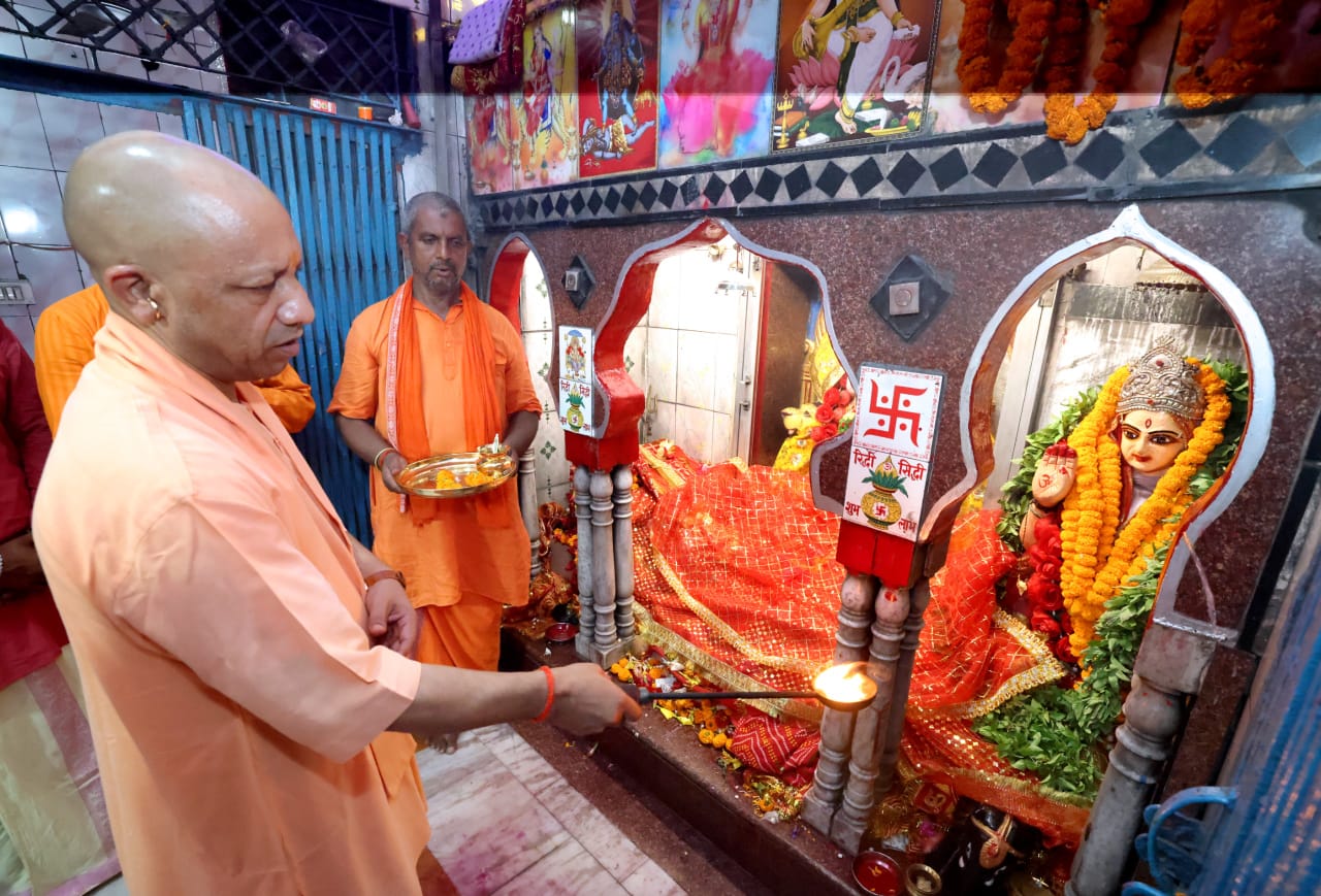 पूर्वांचल की आस्था के धाम बुढ़िया माई में सीएम योगी का पूजन, झूला पुल बनेगा आकर्षण