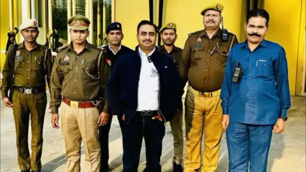 Man arrested for cheating by posing as fake IAS officer