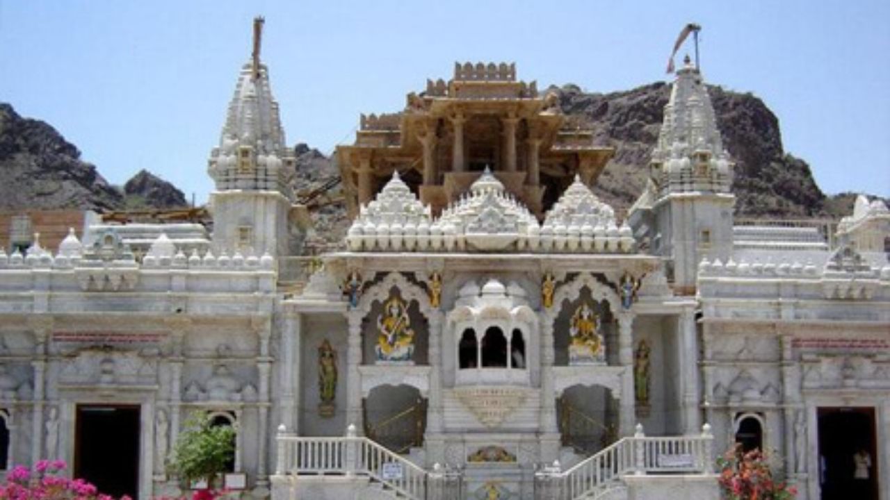राजस्थान के बीकानेर में स्थित लक्ष्मीनाथ मंदिर 