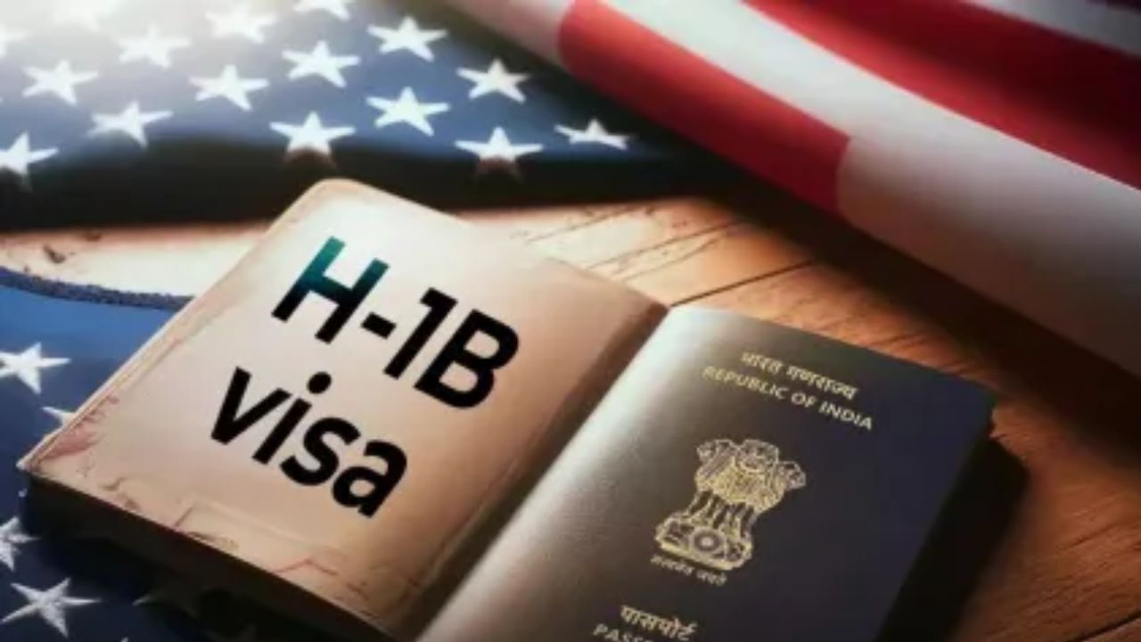 ट्रंप ने भारत के लिए खड़ी की नई मुसीबत? अब H-1B और अन्य वीजा पर देना होगा नया टैक्स