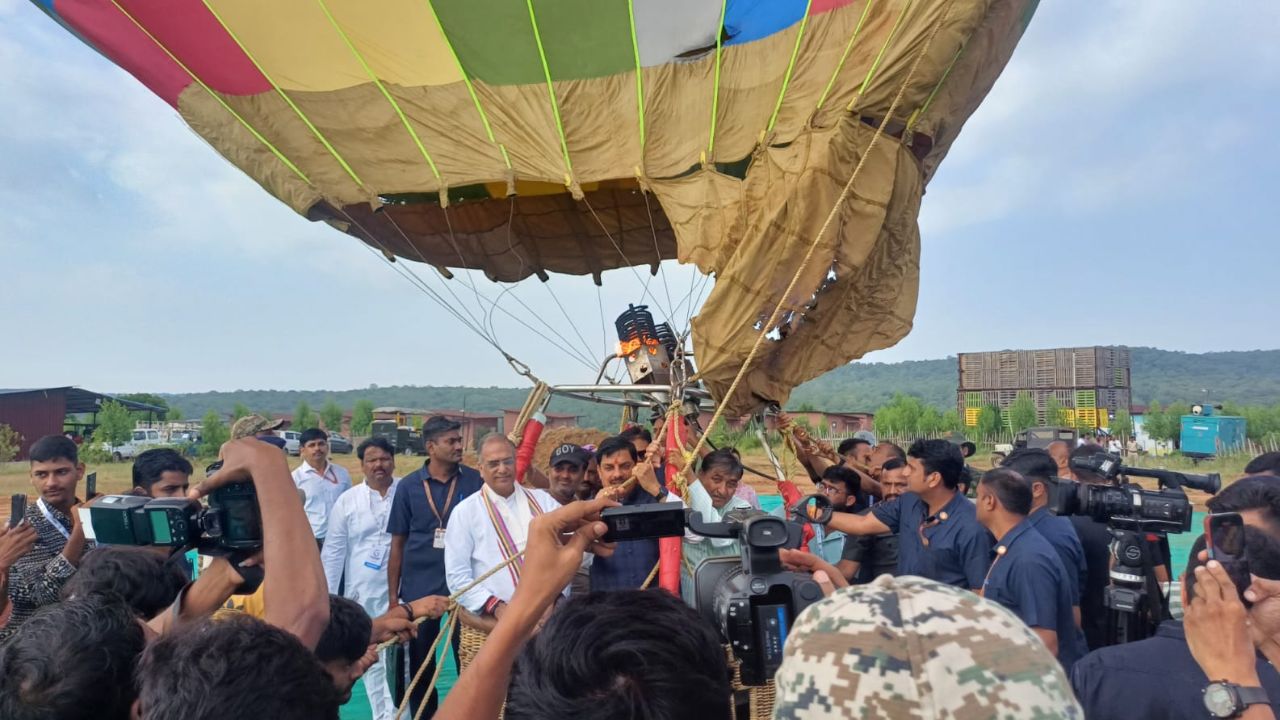 तेज हवा में उड़ा रोमांच, जल उठा बैलून: CM मोहन यादव की हॉट एयर बैलून सवारी में हादसा, जानें फिर क्या हुआ?