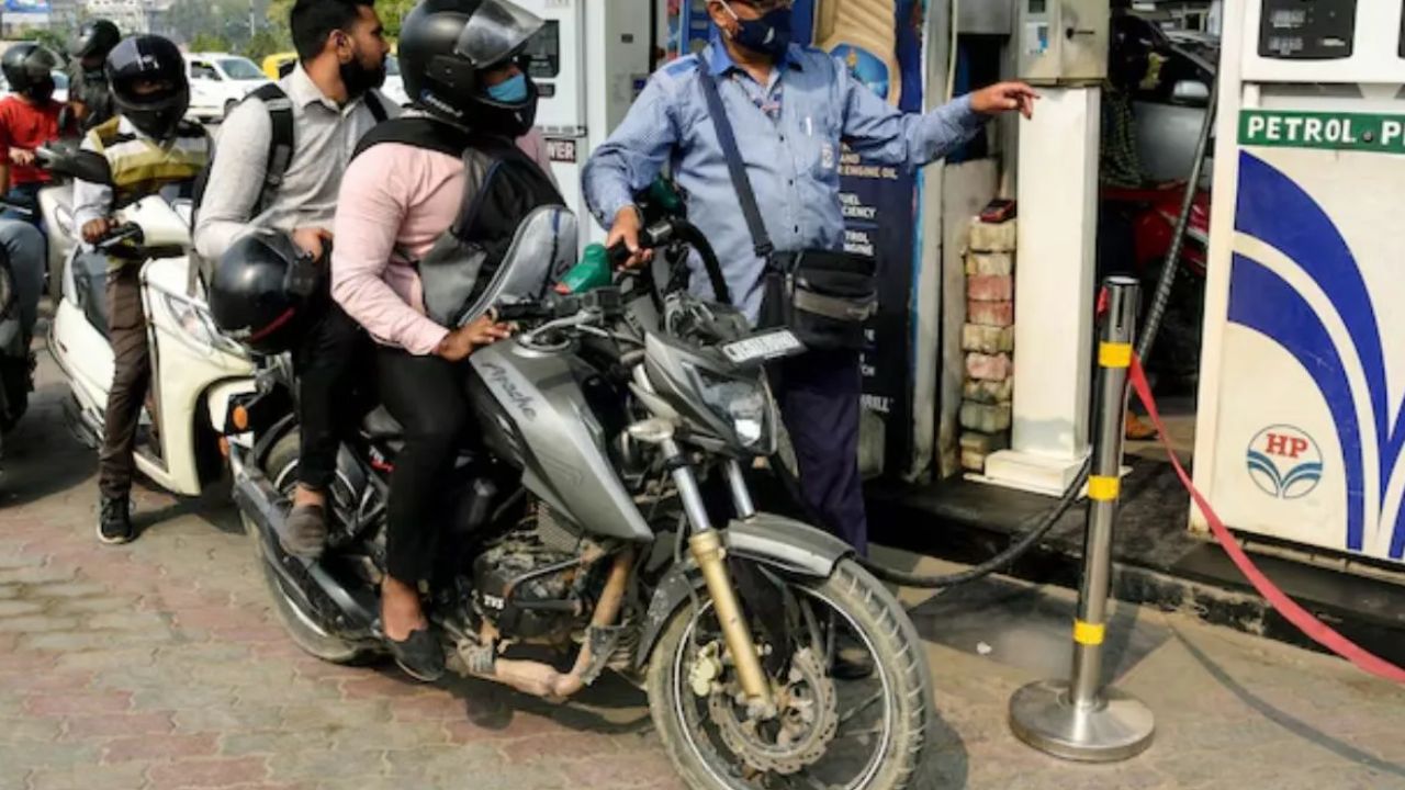 ‘नो हेलमेट, नो फ्यूल’: एक और कदम सड़क सुरक्षा की ओर, यूपी में सड़क सुरक्षा के लिए नया अभियान शुरू ‘नो हेलमेट, नो फ्यूल’: एक और कदम सड़क सुरक्षा की ओर, यूपी में सड़क सुरक्षा के लिए नया अभियान शुरू