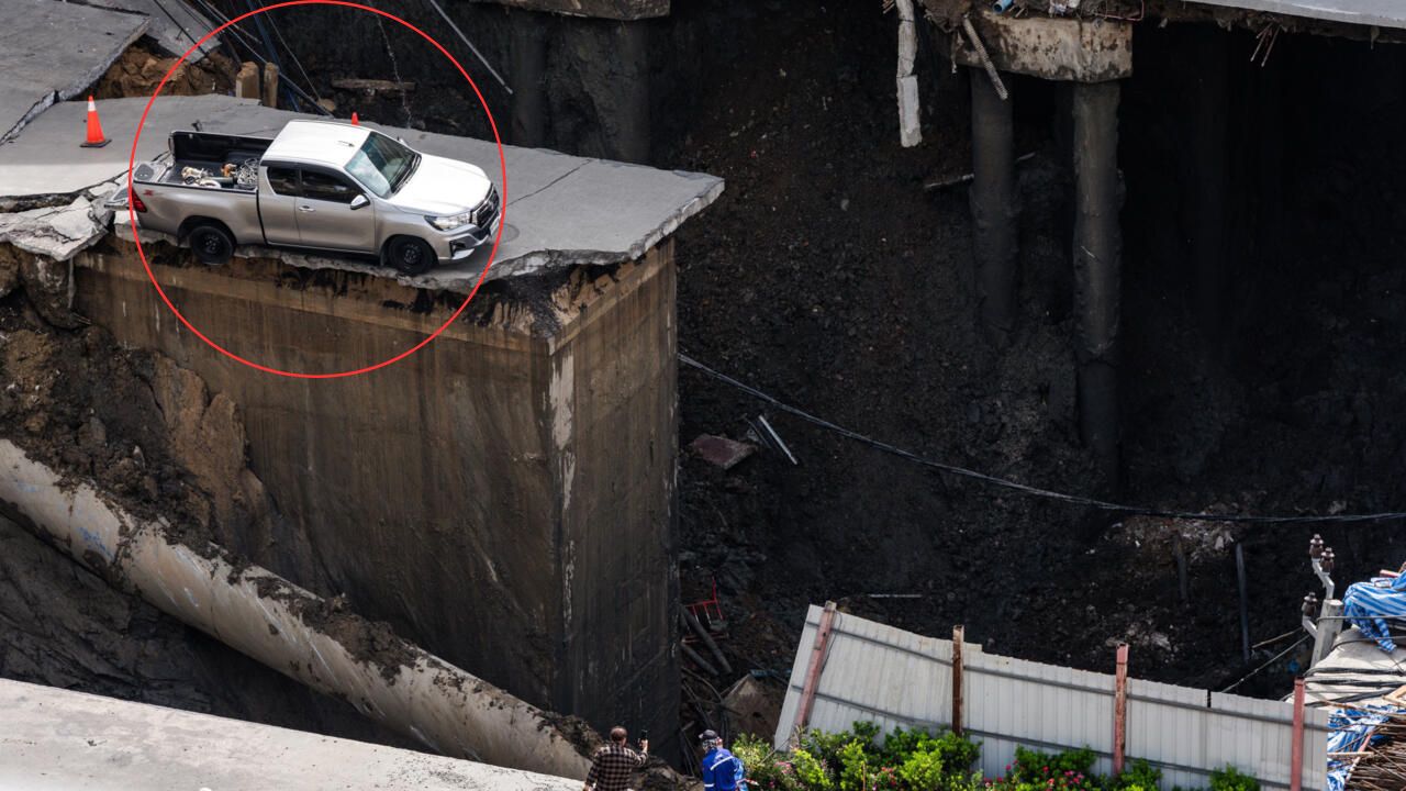 Road collapses in Bangkok (1)