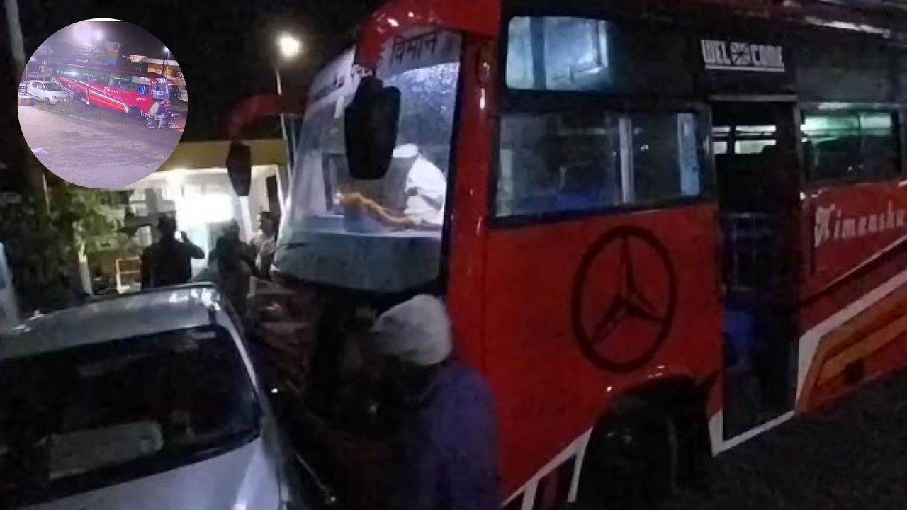 Video: बिना ड्राइवर के बस ने कार को मारी टक्कर, सीसीटीवी में कैद रहस्यमयी हादसा
