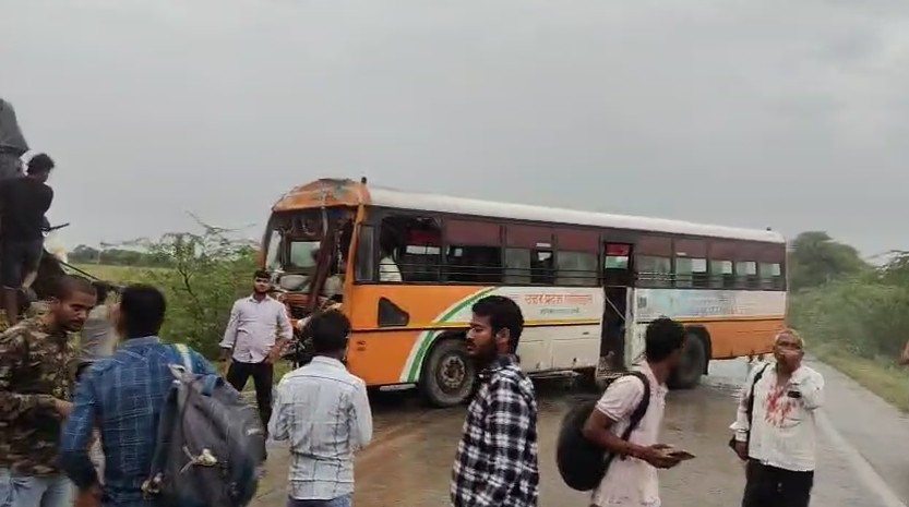 Road Accident: हमीरपुर में तेज रफ्तार का कहर, तेज रफ्तार बस और ट्रक की जोरदार टक्कर, दर्जन से ज्यादा यात्री घायल