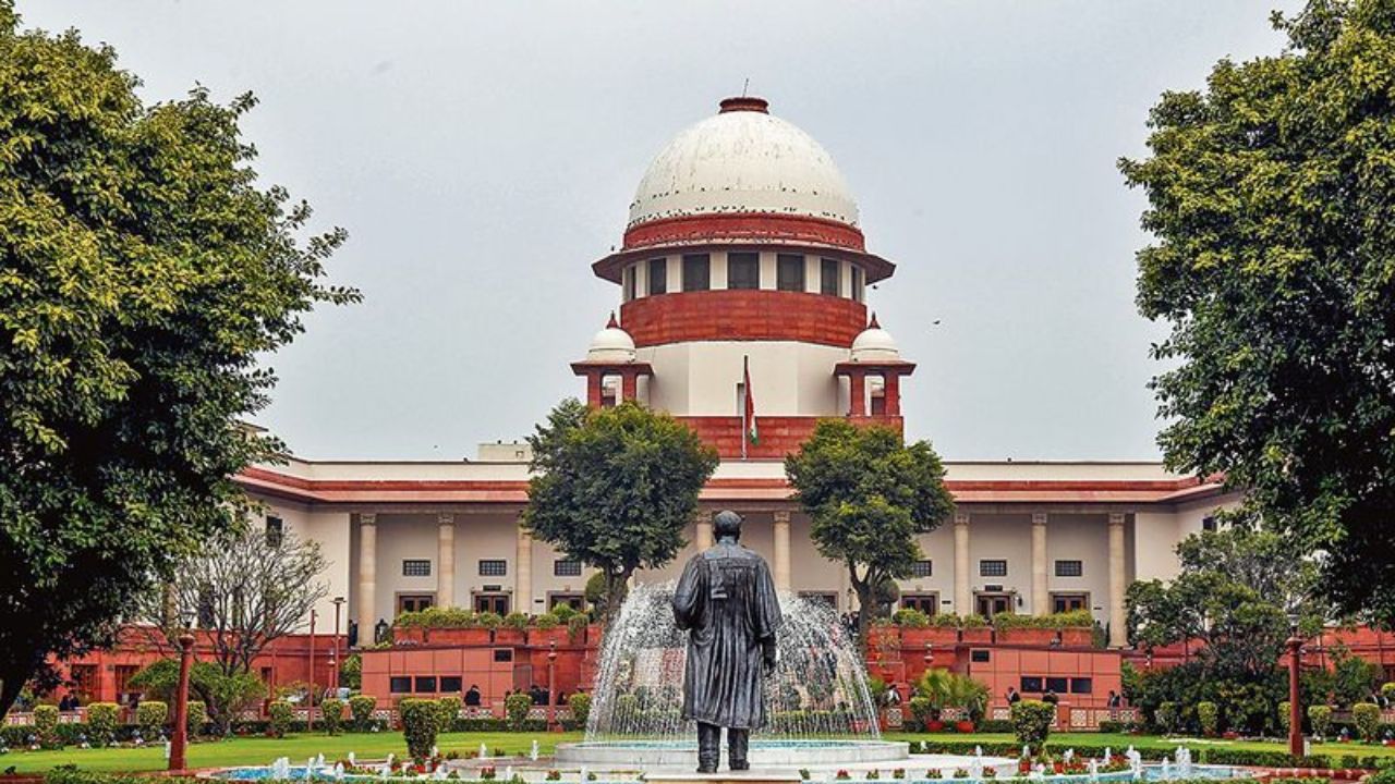 अहमदाबाद विमान हादसे पर सुप्रीम कोर्ट सख्त, केंद्र और DGCA को नोटिस जारी