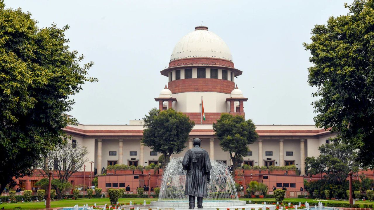 STF को सुप्रीम कोर्ट ने लगाई फटकार, गैंगस्टर के वकील से उलझना पड़ा भारी; जानें पूरा मामला