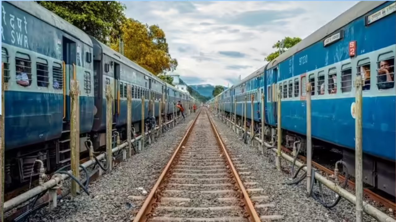 Fatehpur News: रेलवे ट्रैक पर बुजुर्ग की ट्रेन से कटकर मौत, परिवार में मचा कोहराम