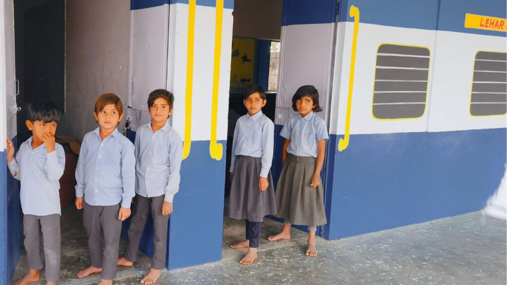 शिक्षक दिवस पर कटिहार के स्कूल में बच्चों को पढ़ाई का नया तरीका