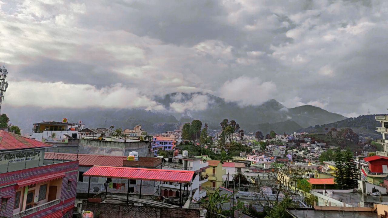 उत्तराखंड में बारिश का कहर: हाईवे बाधित, जनजीवन प्रभावित, जानें अपने जिले का हाल