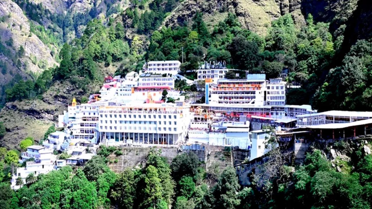 खुशखबरी: माता वैष्णो देवी यात्रा फिर से होगी शुरू, जानें अब कब से मिलेंगे दर्शन खुशखबरी: माता वैष्णो देवी यात्रा फिर से होगी शुरू, जानें अब कब से मिलेंगे दर्शन