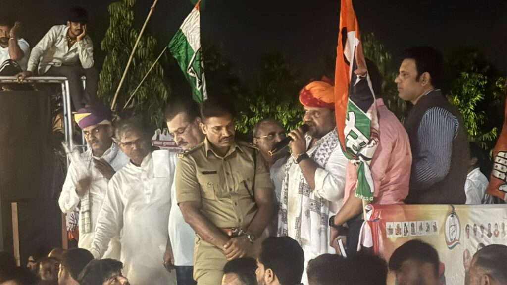 Congress leader Dheeraj Gurjar addressing the rally