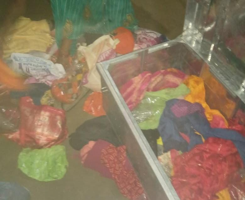 Maharajganj News: खेत गईं सास-बहू, खाली घर में चोरों ने बोला धावा, बक्सा तोड़कर की लूट